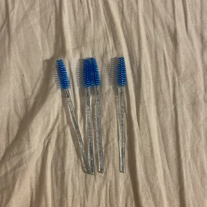 Ögonbryns borstar 4st - Ögonbryns borstar Gott skick Aldrig använda  Glittriga