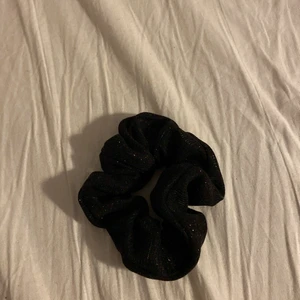 Glitter Schrunshie  - Glitter Schrunshie aldrig använd gott skick