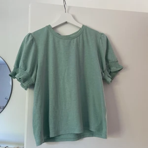 T-shirt - Grön t-shirt från h&m. Strl M