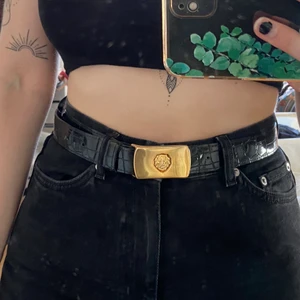 Skärp - Fint och unikt vintage lackskärp som tyvärr inte används av mig. Möts i Stockholm eller skickar mot fraktkostnad 🥰