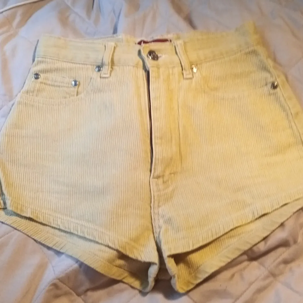 gula shorts xs 100% cotton. Shorts.