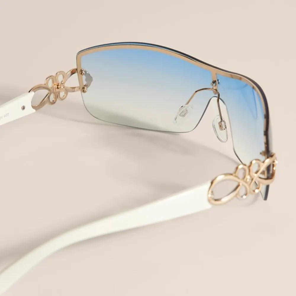 Populära ursnygga solglasögon från Nakd, helt oanvända.. Accessoarer.