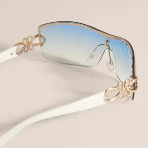 Populära ursnygga solglasögon från Nakd, helt oanvända.