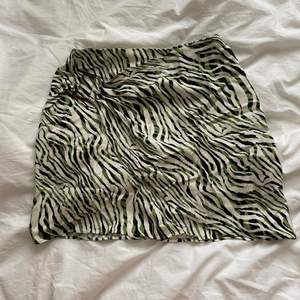 Söt kjol från zara! Knappt använd 🥰 köpare står för frakt 