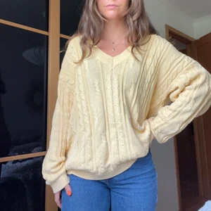 Stickad tröja - Mysig stickad tröja!! Oversized på mig som är en S. 