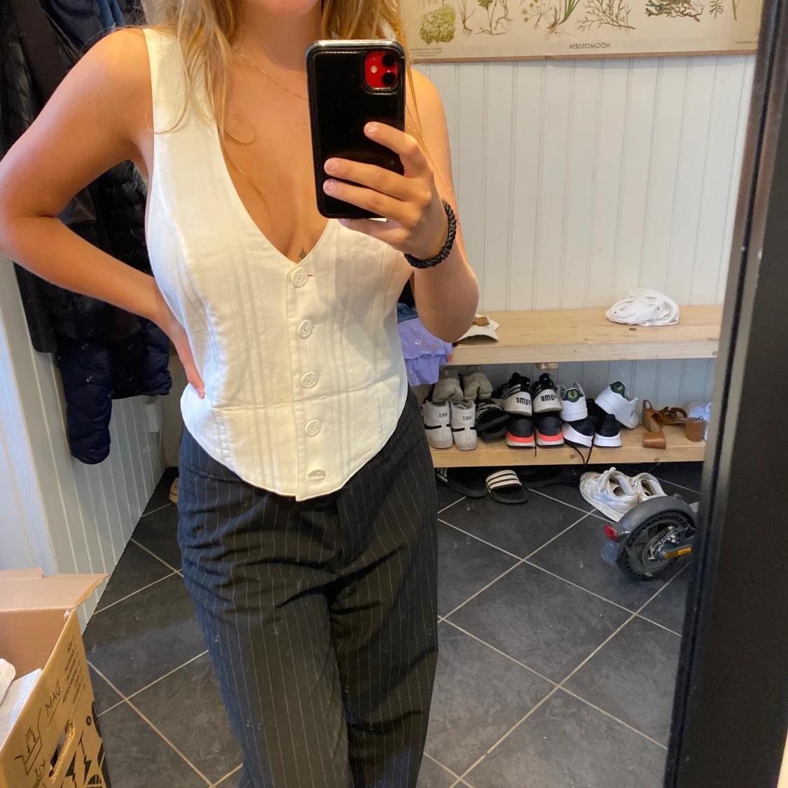 Vit väst med knappar