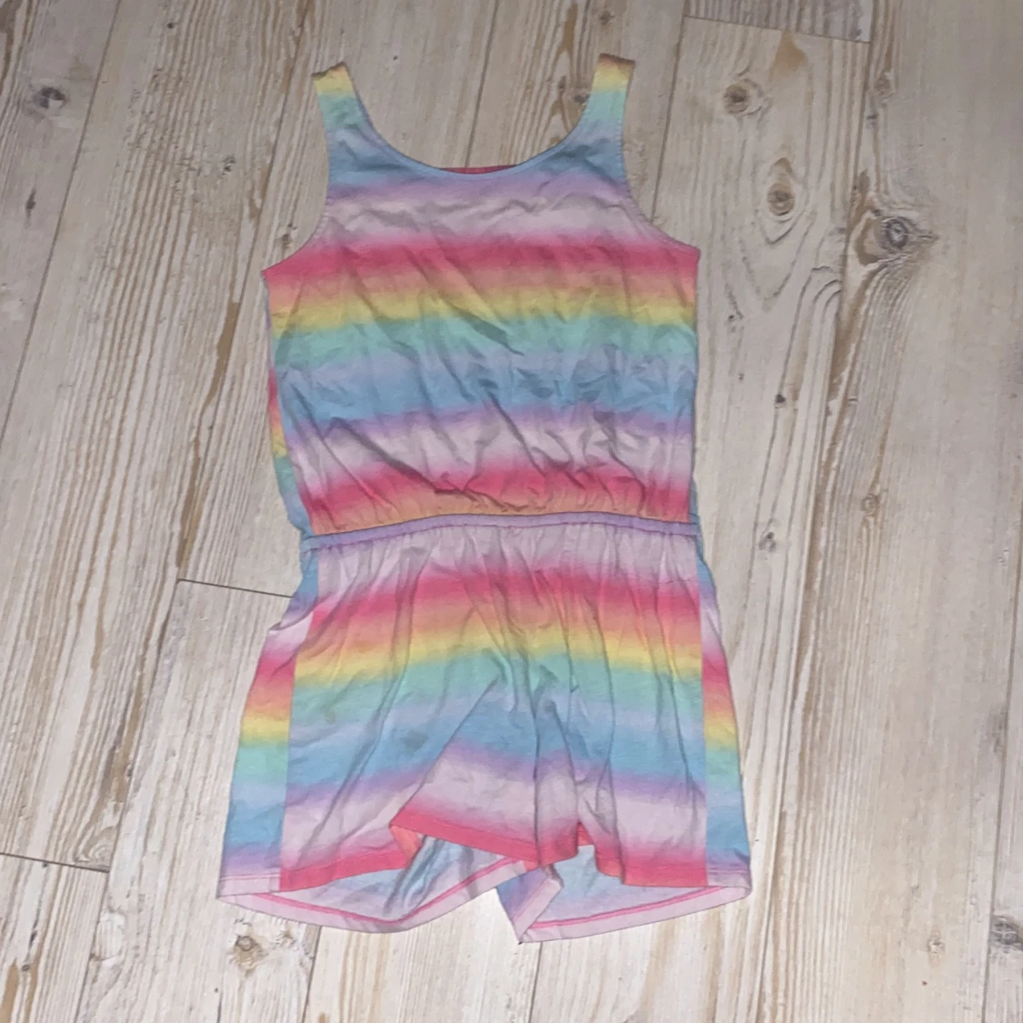 Regnbågsfärgad byxdress - 90