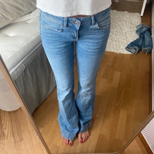 Lågmidjade jeans - Lågmidjade jeans från Gina tricot, flare. Lagt bud är lagt!!!!!!