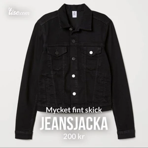 Jeansjacka  - Super fin jeans jacka :) inte oversized! Storlek 34 på den ❤️ väl omhändertagen så som ny, inget som har lossnat eller gått av 🫶🏻 frakten ingår i priset