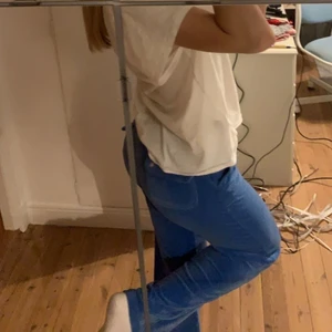 Juicy couture  - Säljer dessa fina juicy byxor, helt slutsålda! andvända men ser ut att vara oanvända, köpte dom för 1199kr.  Dom sitter jättebra på mig som är 169cm💕 frakten igår i priset. Vid snabb affär kan priset diskuteras lite☺️🫶🏼