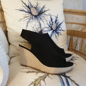 Oanvända klackar  - Storlek 40