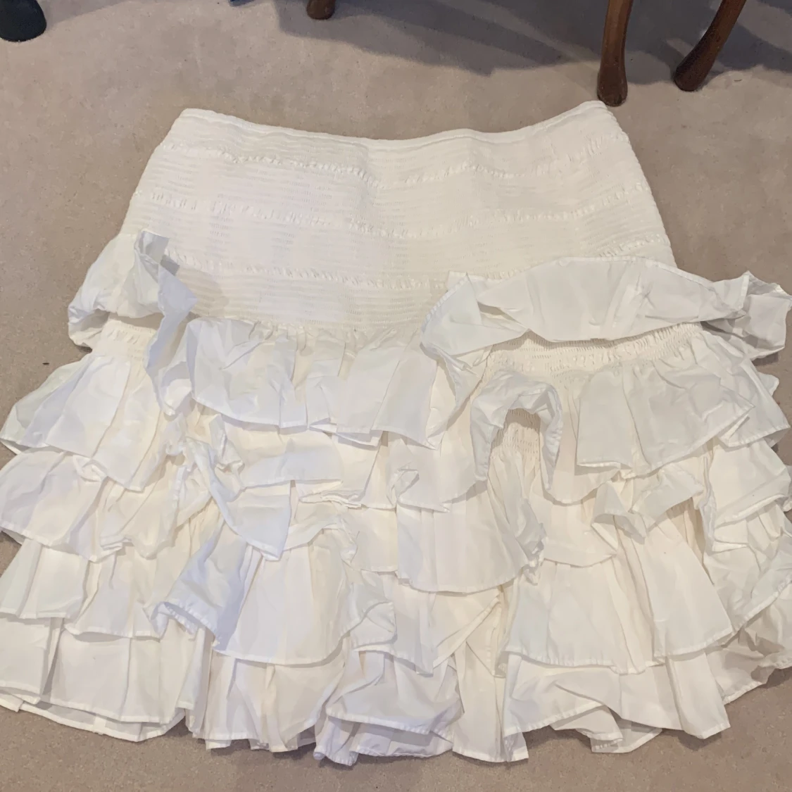 Vit volang kjol från H&M 