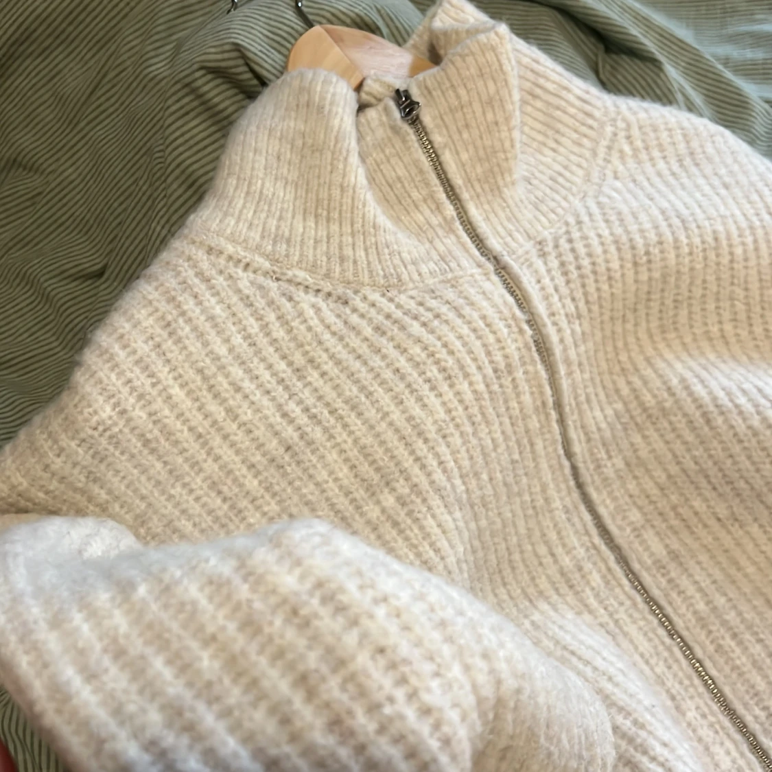 Snug Zip Cardigan - 91