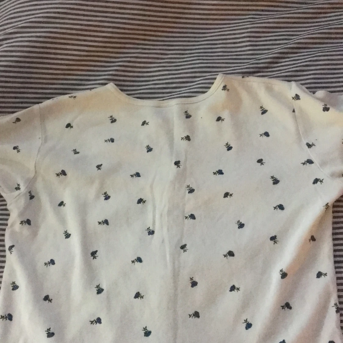 Blommig söt tröja  - 91