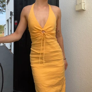 Zara klänning - Använd 1 gång, pris kan diskuteras! Jag är 175