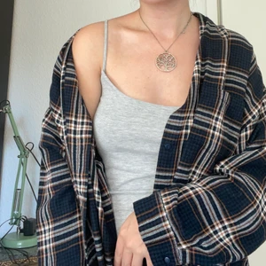 Skjorta - Oversize skön skjorta som jag inte får användning av då det inte riktigt är min stil längre. 