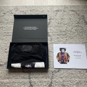 Limitato tshirt  - Limitato tshirt som endast är använd en gång, så i superfint skick!  Erbjudande!! Köp alla tre limitato t-shirts på min sida för 1300kr❤️❤️