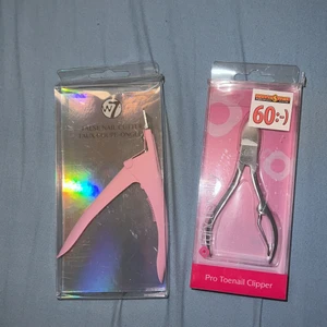 Tipptång och nageltrång  - Säljer en rosa tipptång och en nageltrång, dem är helt oanvända och säljer för 130 kr för båda och 60kr/st 