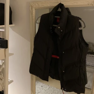 Väst  - Väst från esprit i strl M använd fåtal gånger 