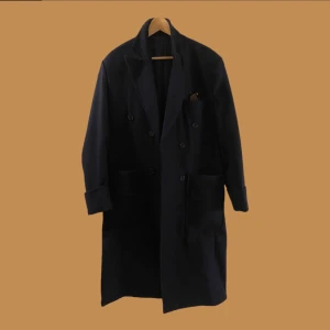 Dubbelknäppt rock - Made to measure rock. Lång dubbelknäppt