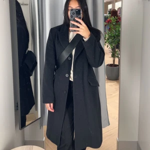 Thrifted Ullkappa 💋 - Snyggaste kappan som jag köpte förra hösten, inte fått användning för den alls så säljer vidare. Sjukt fin och bra kvalité i jättefint skick!! 🫶🏽