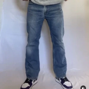 Levis jeans  - Vintage levis jeans 505 33 30 Jag är 180 ungefär  Kan fixa fler bilder 