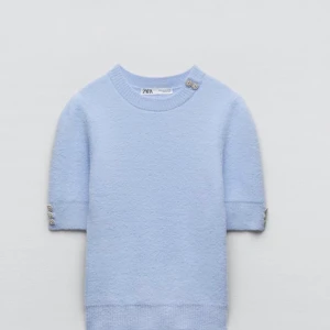 Zara tröja - Super fin och skön tröja från Zara i nyskick med lappen kvar. Storlek S men skulle säga att den också passar XS. Säljer då den inte kommer till användning. Nypris 299💓