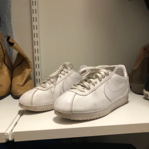 Nike sneakers 36 - Finns fler bilder om man vill ha. Pris går att diskutera. 