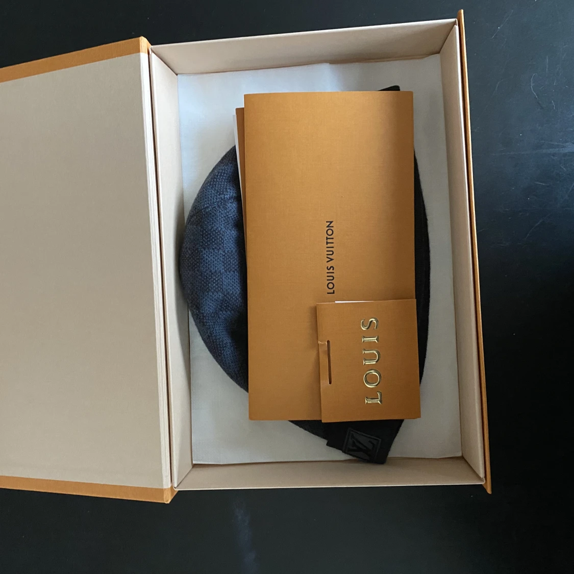 Louis Vuitton mössa  - 91