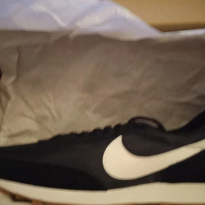 Nike skor - Det finns storlek 40.39.38.37 inne l lagret inte använda är både kille och tjej är bra för vinter 