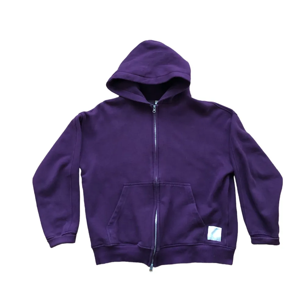 Supersnygg zipup hoodie från Pull&Bear i härlig lila färg. Använd fåtal gånger! Köp den🤨. Hoodies.