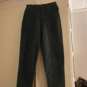 Byxor  - Coola gröna vintage byxor! 