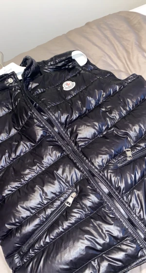 Moncler  - Använt den 2 gånger säljs pga storleken 