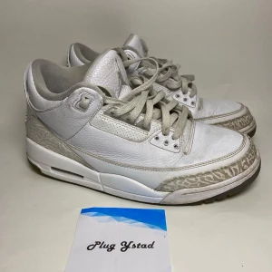 Jordan 3 Pure white 2018 - Jordan 3 pure white 2018 - skick 6/10 använda. - storlek EU 44  - pris 1199kr exklusive frakt 🚚  - inget orginal finns. 