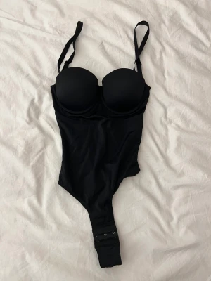 Backless Bodysuit shapewear  - Köpt förra året för 180 SEK Aldrig använt