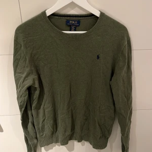 Ralph lauren - Schysst grön Ralph lauren tröja, storlek XL men passar S/M. Skick/ 8/10.  Nypris, runt 1300 Mitt pris 350