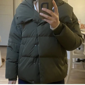 Jacka - INTRESSEKOLL! Osäker om jag vill sälja min object jacka, men om jag får bra pris säljer jag den💕 så fin till vintern💕jackan är i storlek 40 men passar en som är xs-m💕