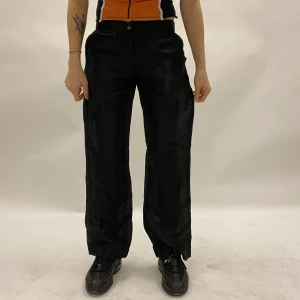 Kostymbyxor - Skitsnyggkostymbyxor som är tunna o bra passform. Jag är 172 och de är bra längden<3