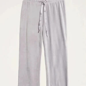 Mjukisbyxor  - Ljusgrå mjukisbyxor ifrån ginatricot 🤍