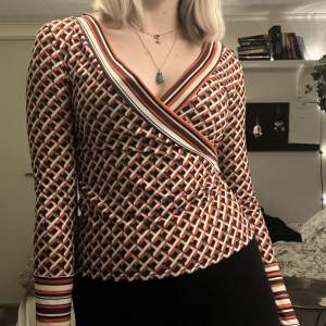 Jättefin retro, 70s (ish) topp, knappt använd och köpt från Sellpy!