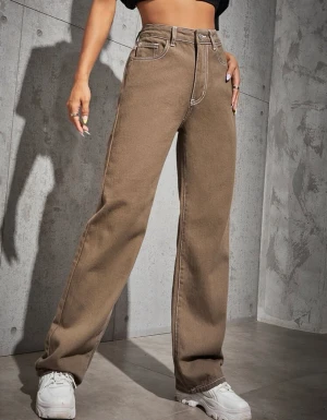 Ljusbruna jeans - Superfina ljusbruna jeans men vitta sömmar. Jätte bra passform och fint matrial. Säljer eftersom att de inte längre är min still.