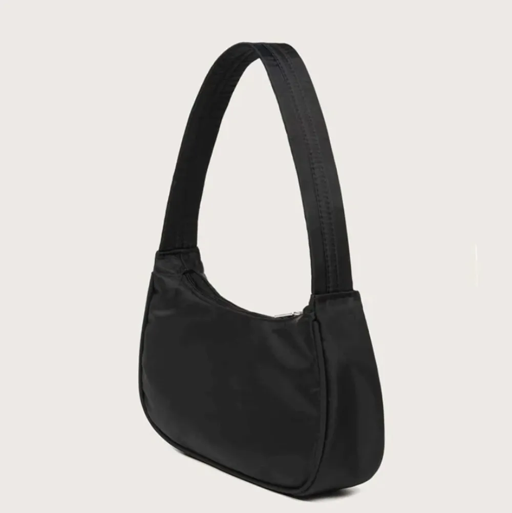 Aldrig använt då jag har en annan svart väska jag använder. I god skick. 💕. Väskor.
