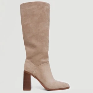 Stövlar  - Säljer dessa grymt snygga stövlar från mango. Perfekta nu till hösten🧡 