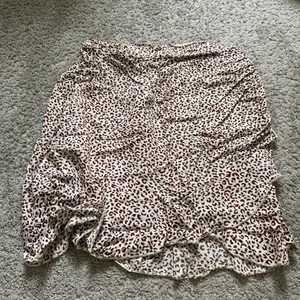 Kjol - Fin leopard kjol som ej kommer till användning!!