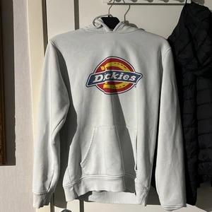 Dickies Hoodie - Okej skick förutom spräckt tryck annars bra