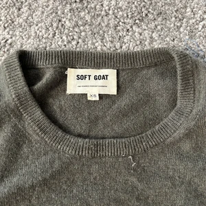 Softgoat tröja - Inteesskol på dena fina sooftgoat Karsmir tröjan. Kom privat vid intresse, bud och flera bilder😍❤️