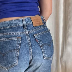 Levisjeans  - Säljer mina Levisjens med finaste tvätten! Otrolig kvalite inte alls slitna trots att de är köpta secondhand. 