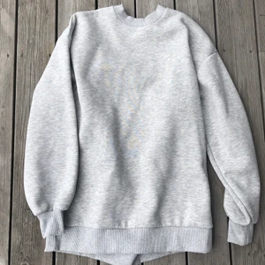 Gina tricot  - Basis grå tröja från Gina aldrig använd. Ny pris 299. Jag säker för 120kr+frakt💕 stl xs