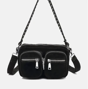 Noella väska  - Säljer min fina noella väska i nyskick. Endast använd ett fåtal gånger. Hör av dig för fler bilder💓 köparen står för frakten 