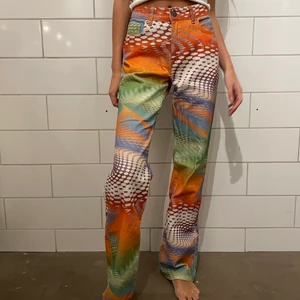 Jaded London byxor - Jaded London byxor, använda en gång. Storlek W25 längd typ 32. Passar mig med storlek XS/S. Köpta för typ 600kr